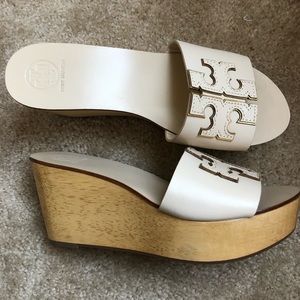 NWOT Tory Burch pink wooden platforms